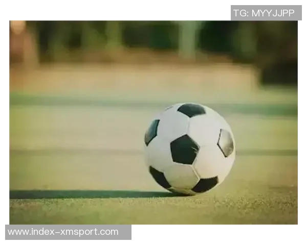 我与足球的激情碰撞在画布上绽放出的艺术之美与梦想之旅 我与足球的激情碰撞在画布上绽放出的艺术之美与梦想之旅